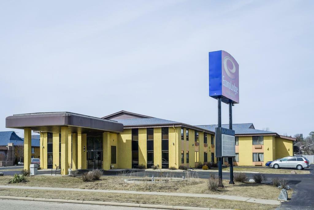 Econo Lodge Inn & Suites Уисконсин Делс Екстериор снимка